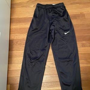 Boys Youth XL Nike Therma-fit Sweatpants